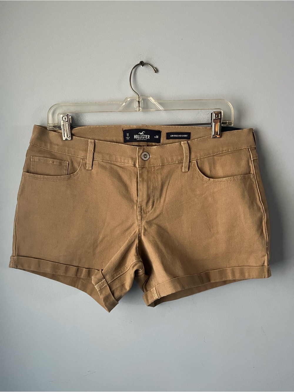 NWT Hollister Low Rise Midi Khaki Cuffed Stretch Cotton Shorts Size 30